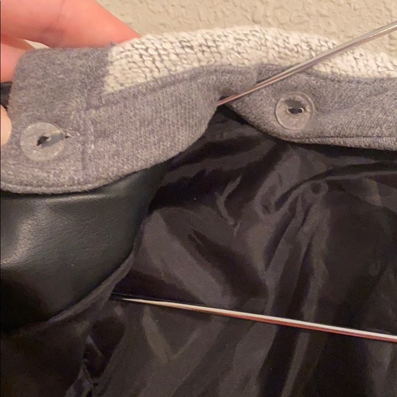 Leather jacket with removable hood - Picture 6 of 9